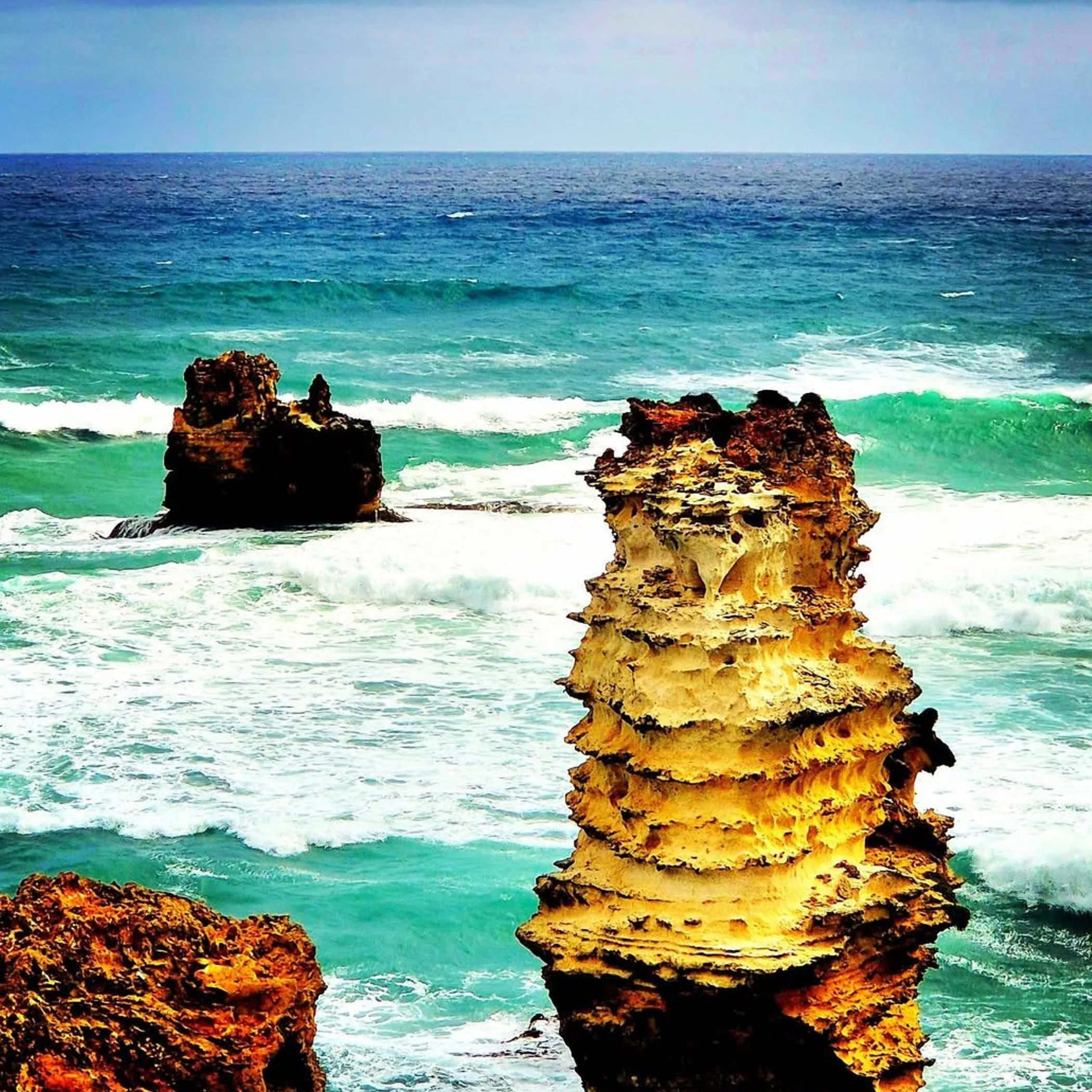 twelve apostles rock formations ocean coast